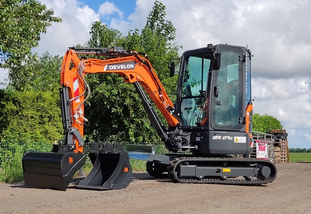 Een DX27z-7 minigraver van Develon