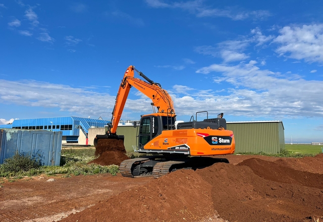 Tweedehands graafbakken in actie op de werkplaats